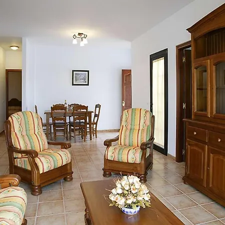 Puerto Del Carmen Sleeps 6 Pool Wifi Villa Puerto del Carmen (Lanzarote)
